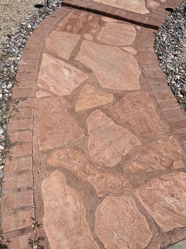 Building Photo - Exceptional Rental in Great Locale