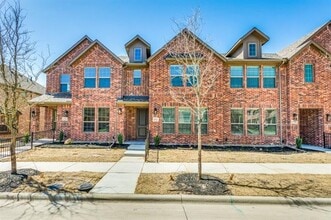 Building Photo - 4712 Ladrillo Ln