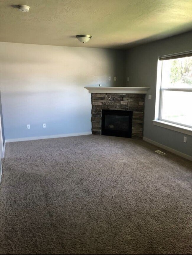 Foto del edificio - "Charming 3-Bed Home with Granite Countert...