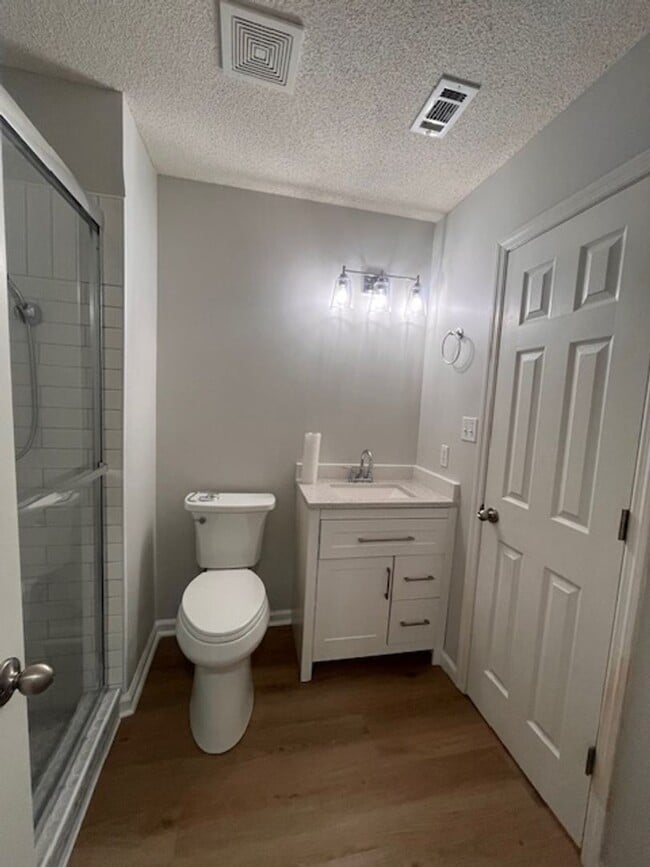 Building Photo - Conveniently located close to shopping, schools, etc.