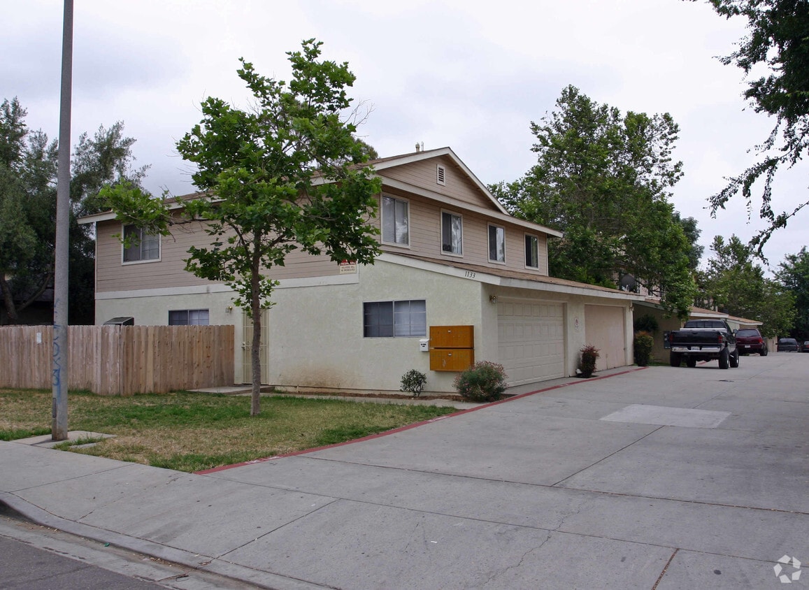 Building Photo - 1133 Persimmon Ave