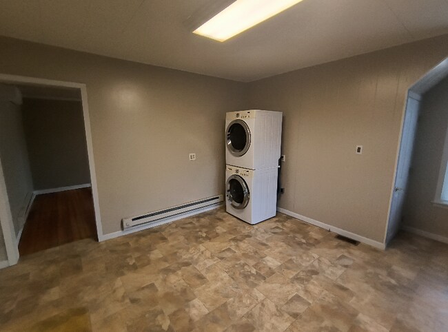 Foto del edificio - 609 E Water St