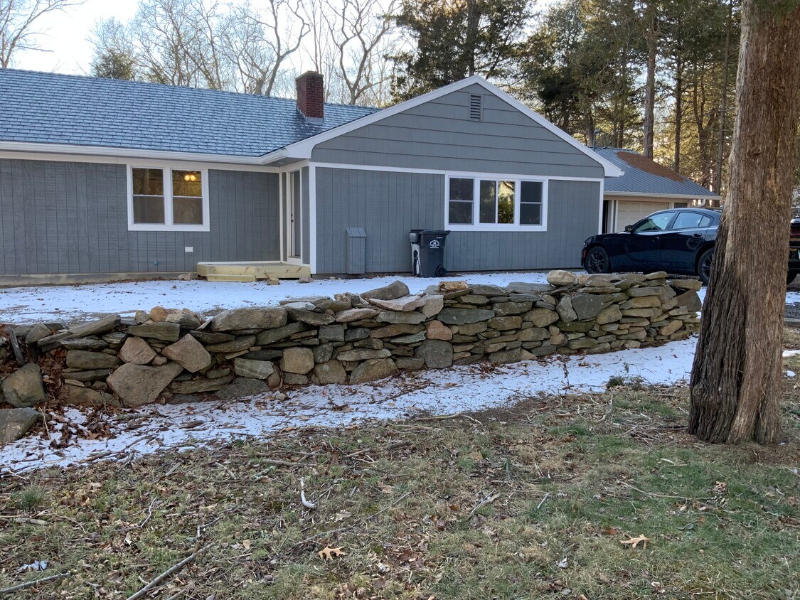 Building Photo - 675 Colonel Ledyard Hwy