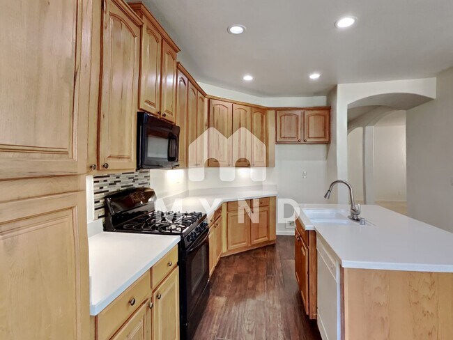 Foto del edificio - 4709 Blossom Ranch Dr