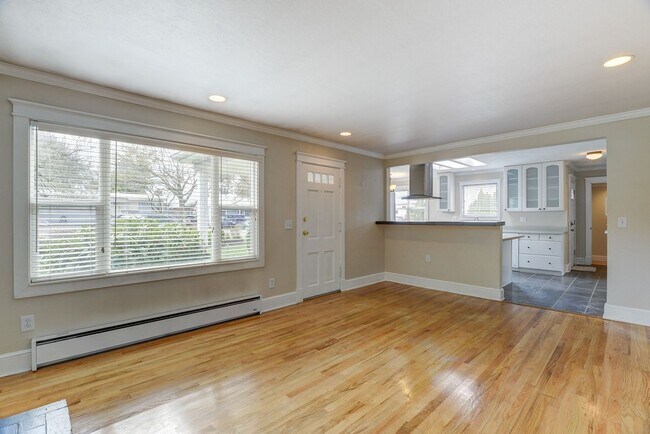 Foto del edificio - Charming Home in Sought-After Lower Kennydale