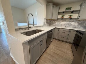 Building Photo - 194 Santa Clara Dr