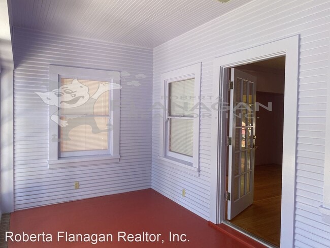 Building Photo - 2 br, 1.5 bath House - 250 E. South Bear C...