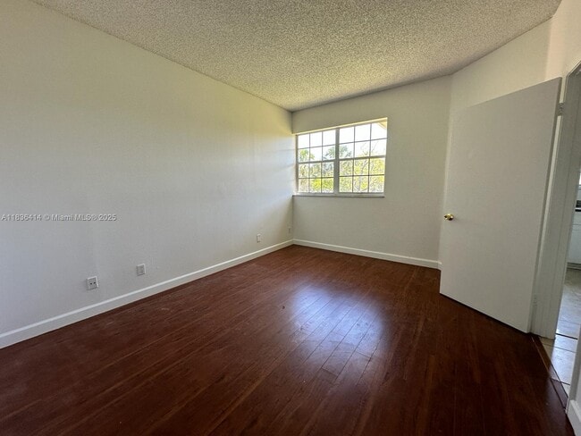 Building Photo - 800 Cypress Park Way