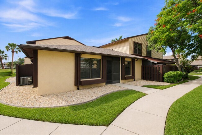 Foto del edificio - 646 SE 12th Ct