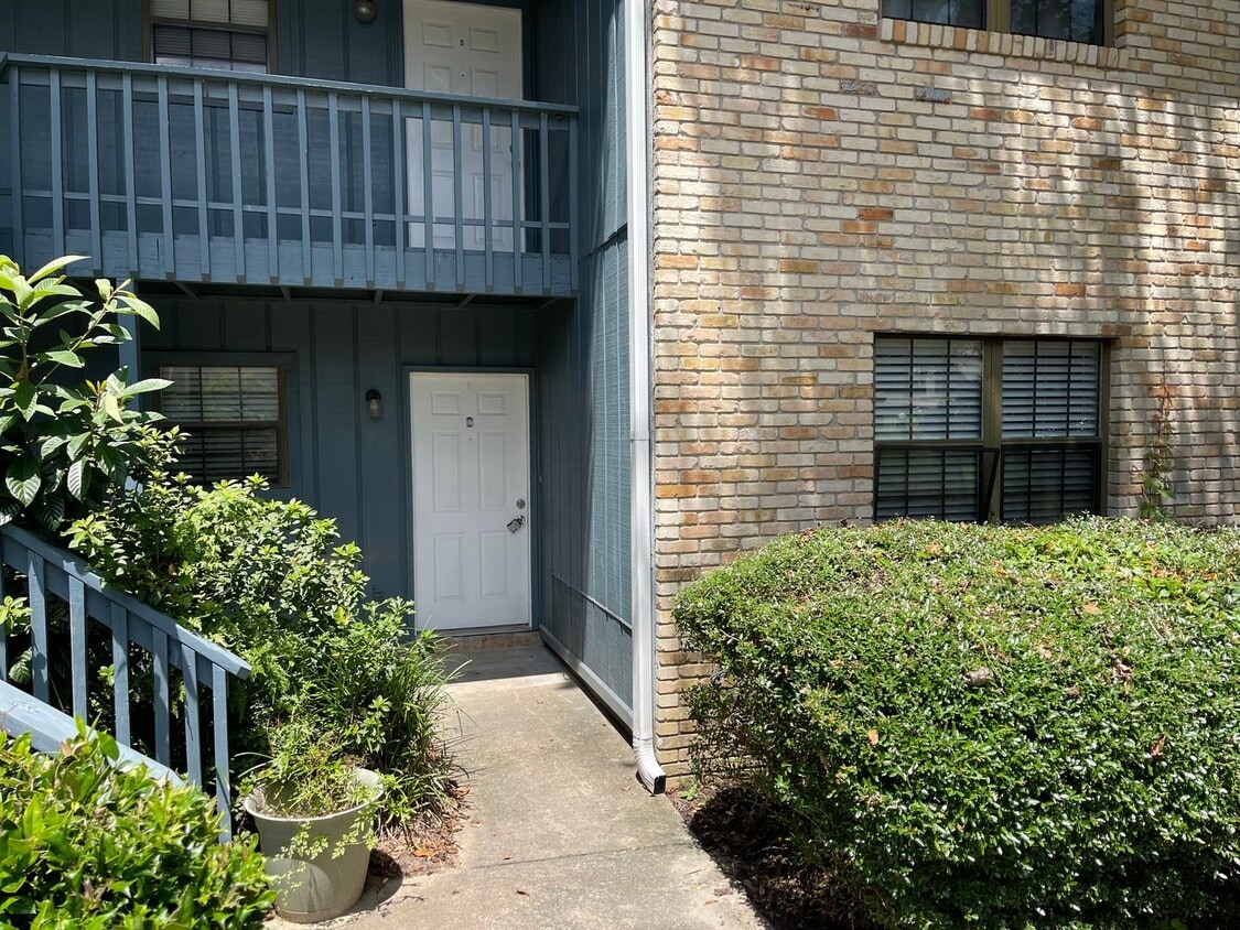 Primary Photo - 2134 Corinne St