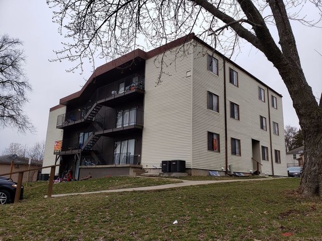 Building Photo - 1 Unit Available!!-Bonner Springs Apartment!!