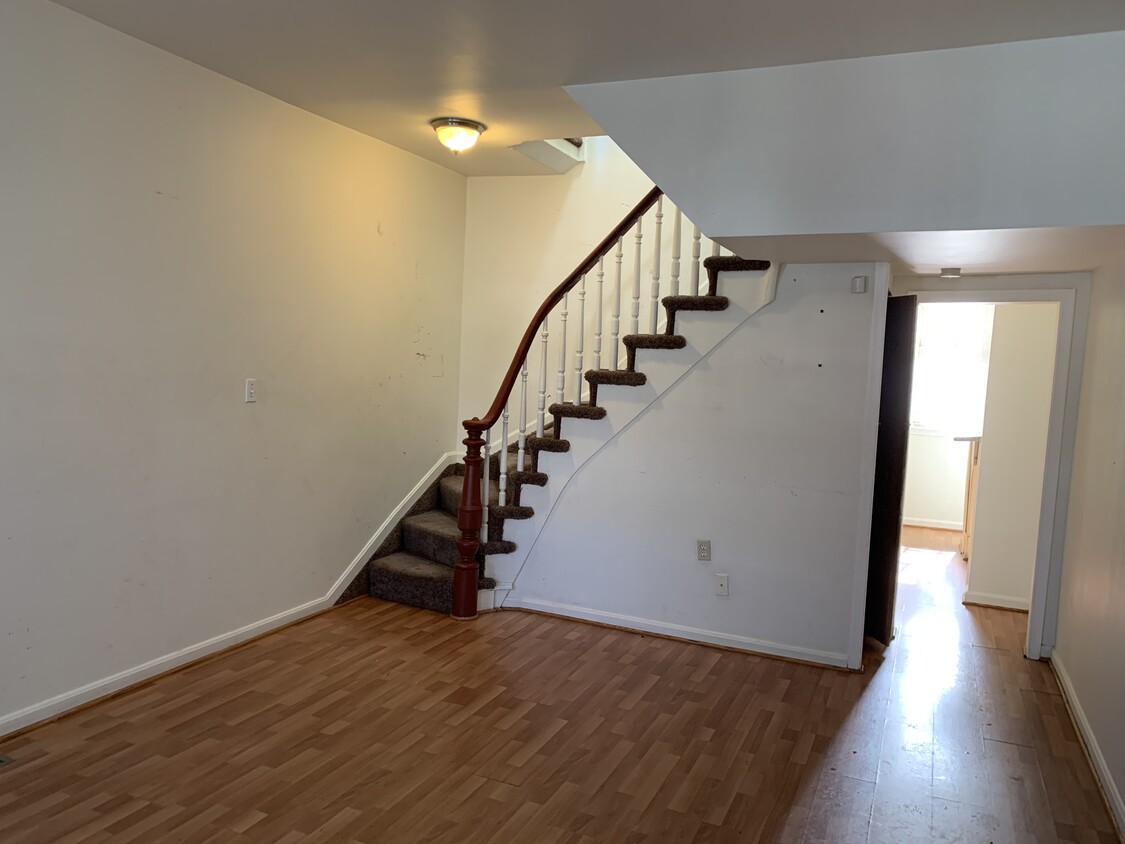 Primary Photo - 2211 Wilkens Ave