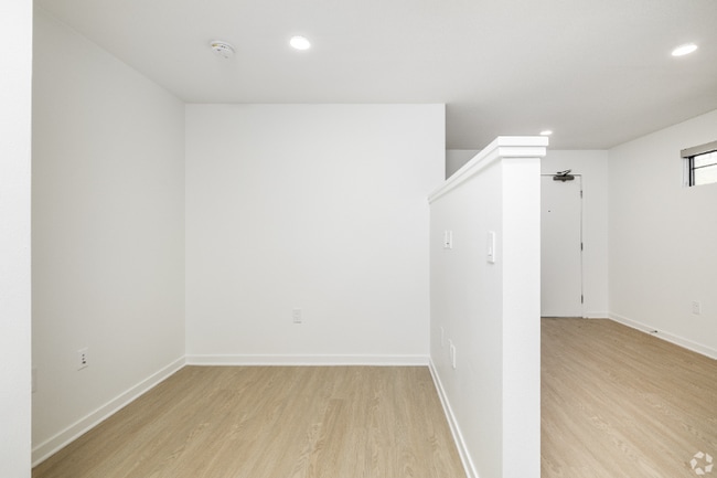 Building Photo - 1901 Overland Ave