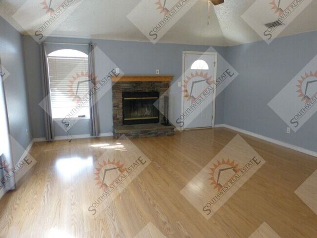 Foto del edificio - 3 Bed 2 Bath 2 Car Garage