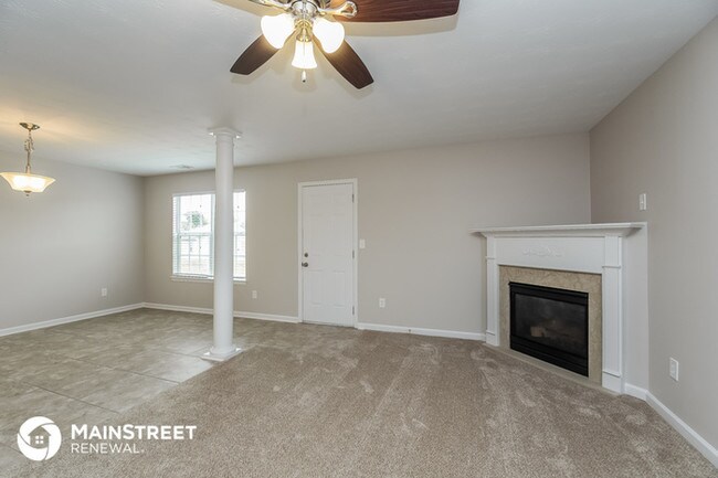 Building Photo - Updated And Ready For Immediate Move In!