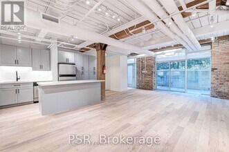 Building Photo - 955 Queen St W