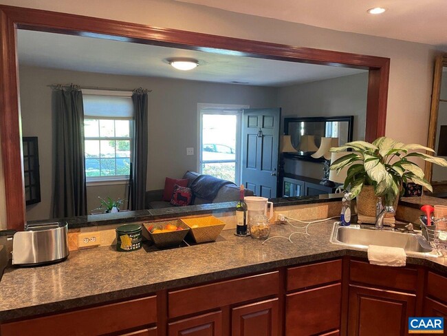 Foto del edificio - 1618 Mason Ln
