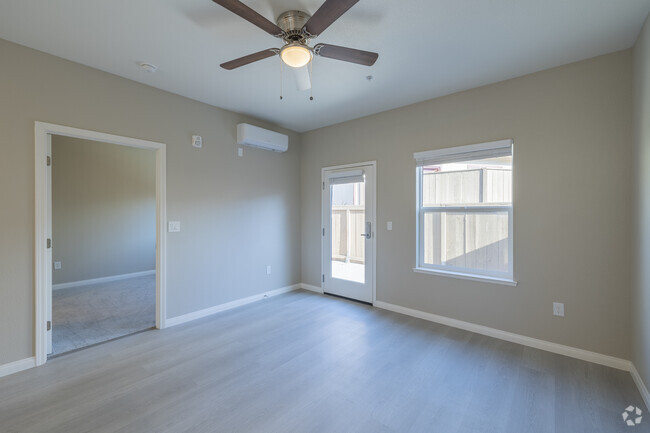 1BR, 1BA - 580 SF - Living Room - Sunnyhills II Apartments