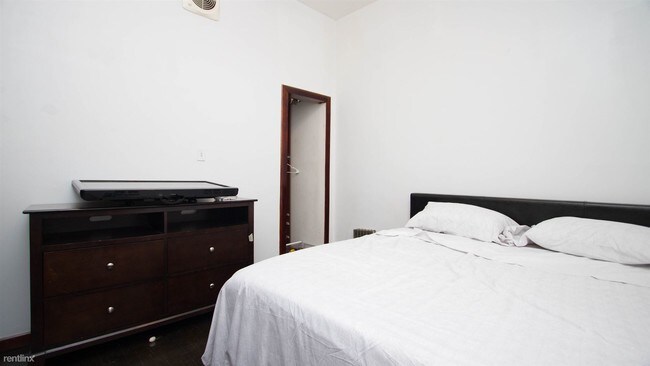 Foto del edificio - 234 Meserole St