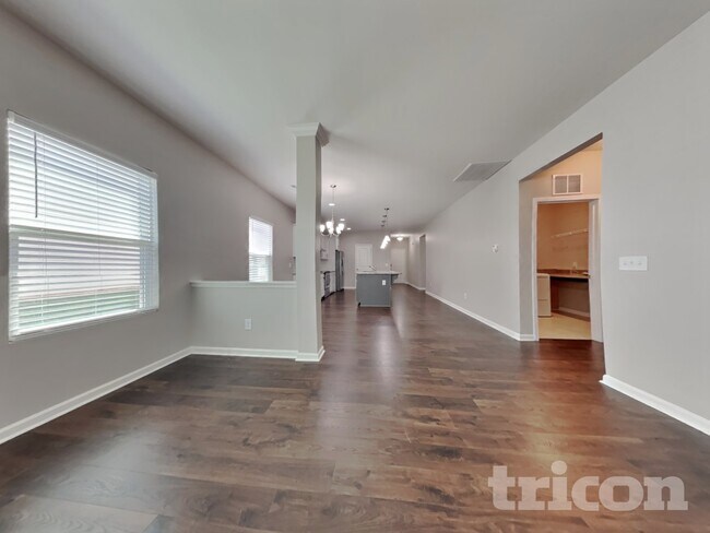 Foto del edificio - 1064 Bitting Hall Cir
