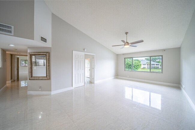 Building Photo - 13810 Oneida Dr
