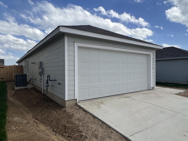 Building Photo - 9852 Butte Crk