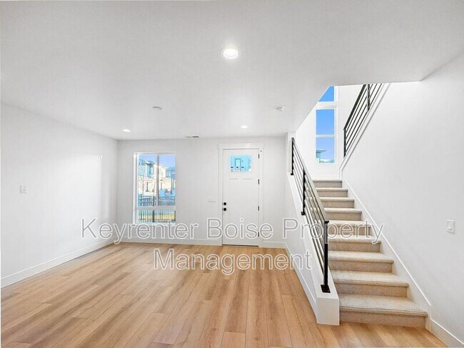 Building Photo - 280 S Filbert Ln