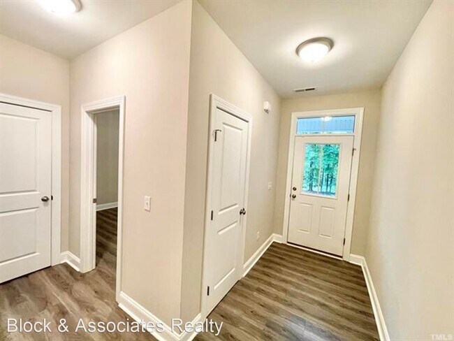 Building Photo - 3 br, 2 bath House - 221 Rawhide Dr