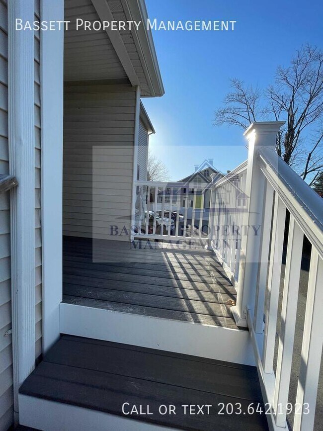 9 Cooley Ave, Middletown, CT 06457 Townhouse for Rent in Middletown