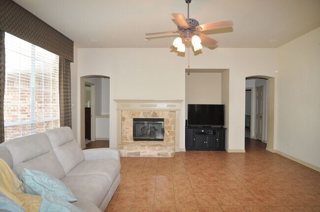Foto del edificio - COMING SOON! Stunning 4-2-2 in Ft. Worth –...