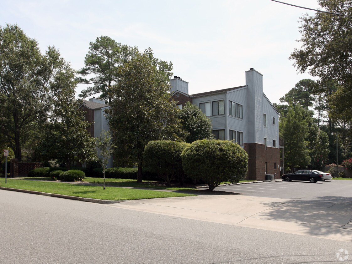 Hawthorne Court Apartments in Wilmington NC Apartments com Hawthorne Court Apartments in Wilmington NC Apartments com