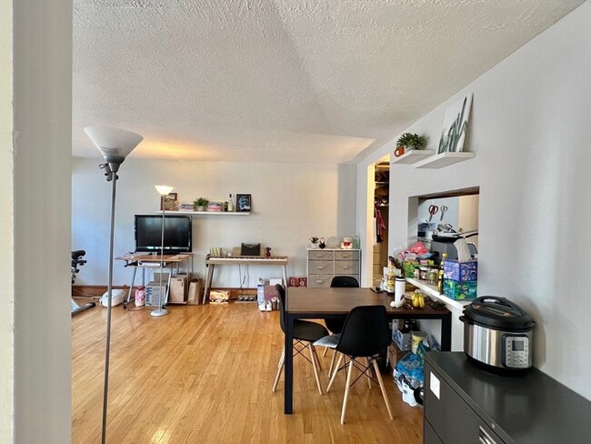 Building Photo - 4 Trowbridge Pl