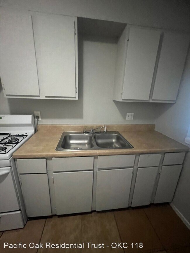 Foto del edificio - 3 br, 1 bath House - 201 NW 121st St
