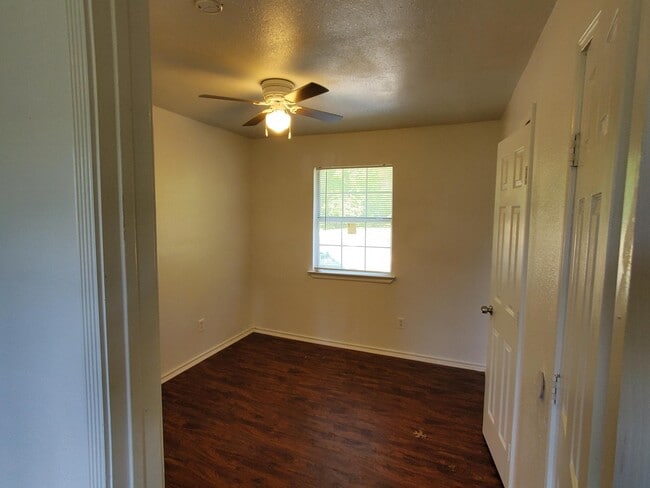 Bedroom - 401 Mineral Wells St