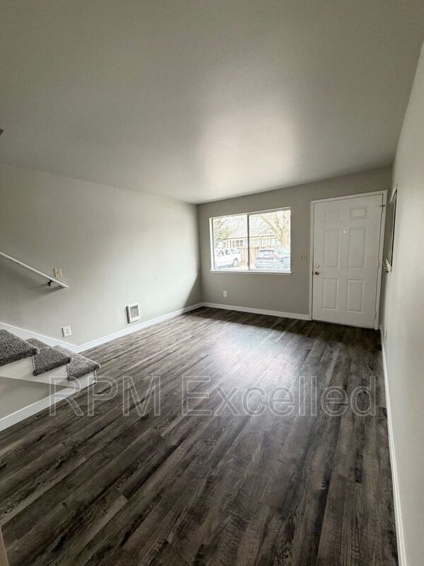 Building Photo - 634 M St NE