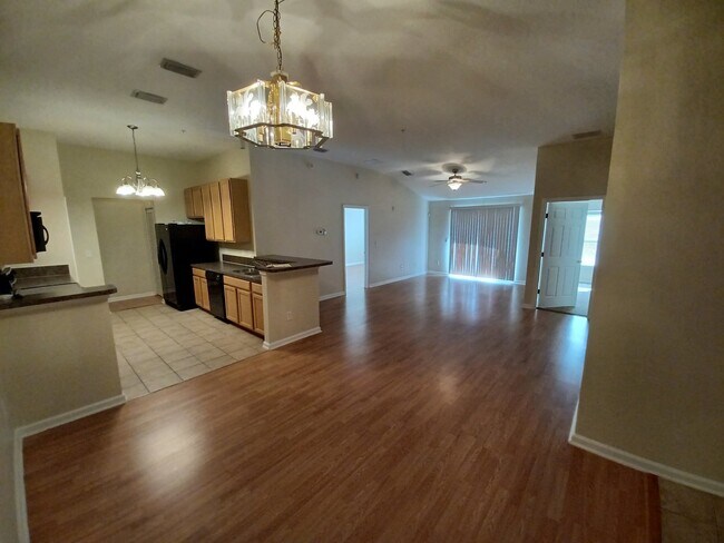 Foto del edificio - "$500 MOVE-IN SPECIAL! - Beautifully Updated 2/2 Condo in Gated Southside Neighborhood!"