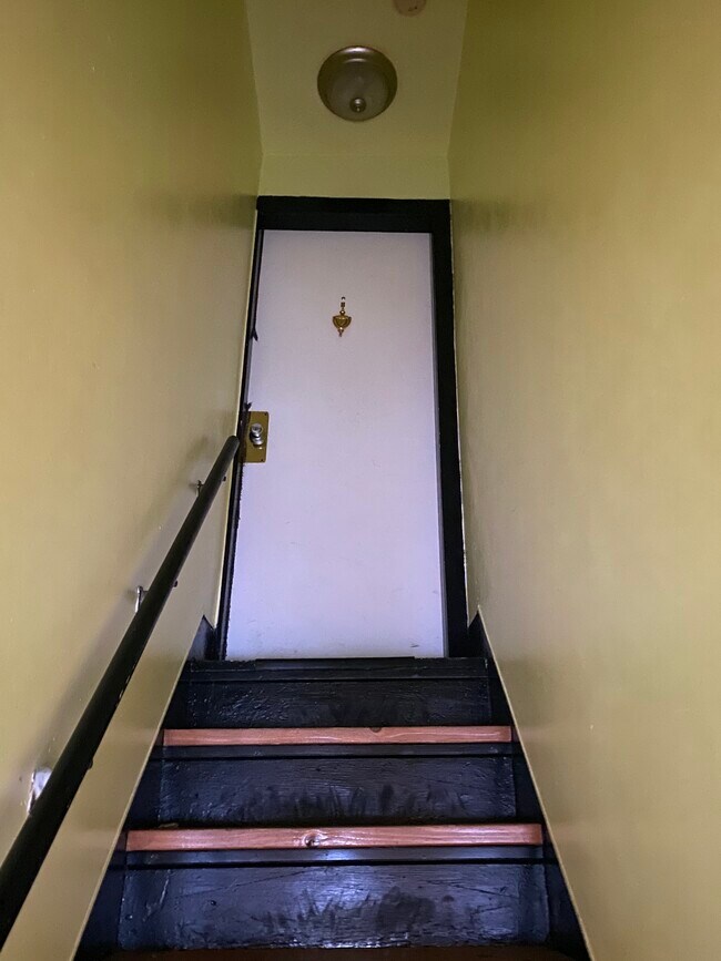 Apartment B entrance - 19 New York St
