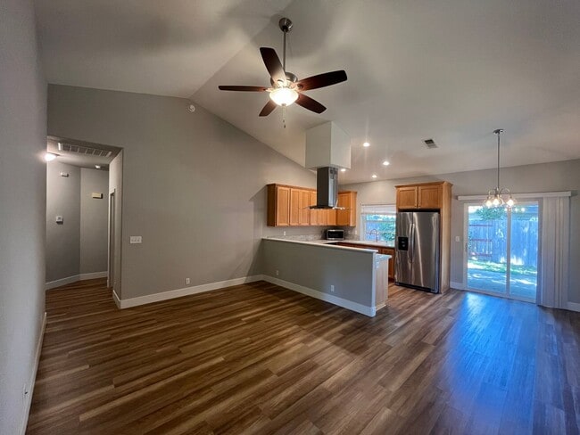 Building Photo - Great Three Bed House in Cul-De-Sac Neighb...