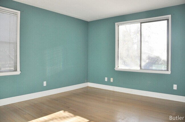 Foto del edificio - CLICK "REQUEST A TOUR" NOW!