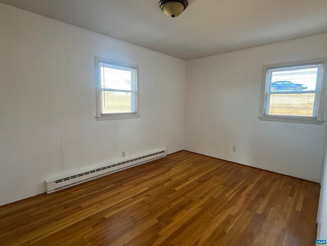 Foto del edificio - 2432 Eastham Hill