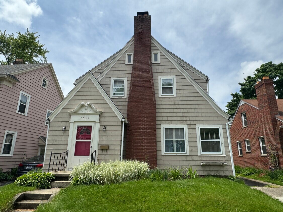 Primary Photo - 2033 Perth St