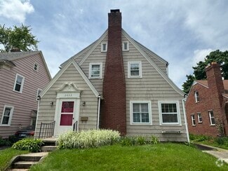Building Photo - 2033 Perth St