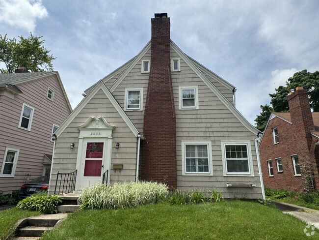 Building Photo - 2033 Perth St
