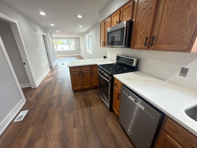 Foto del edificio - 6524 W Diversey Ave