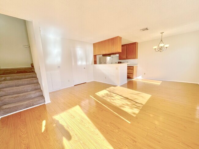 Foto del edificio - 5309 Riverton Ave