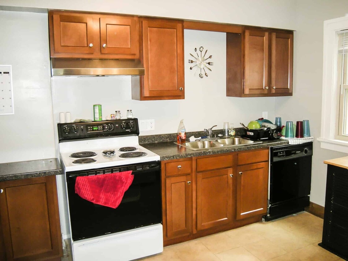 379 W 4th St, Winona, MN 55987 Townhome Rentals in Winona MN