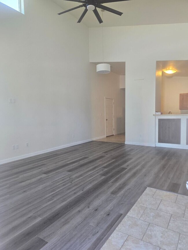 Foto del edificio - MOVE IN SPECIAL: $300 off the first full month of rent!