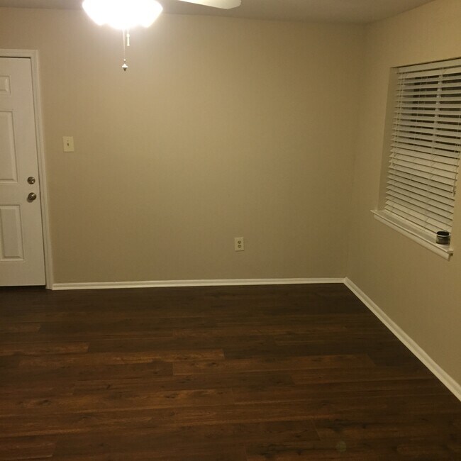 Living Room - 500 Lake Marina Dr