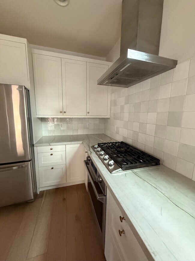 Foto del edificio - 7468 Morisset Ave