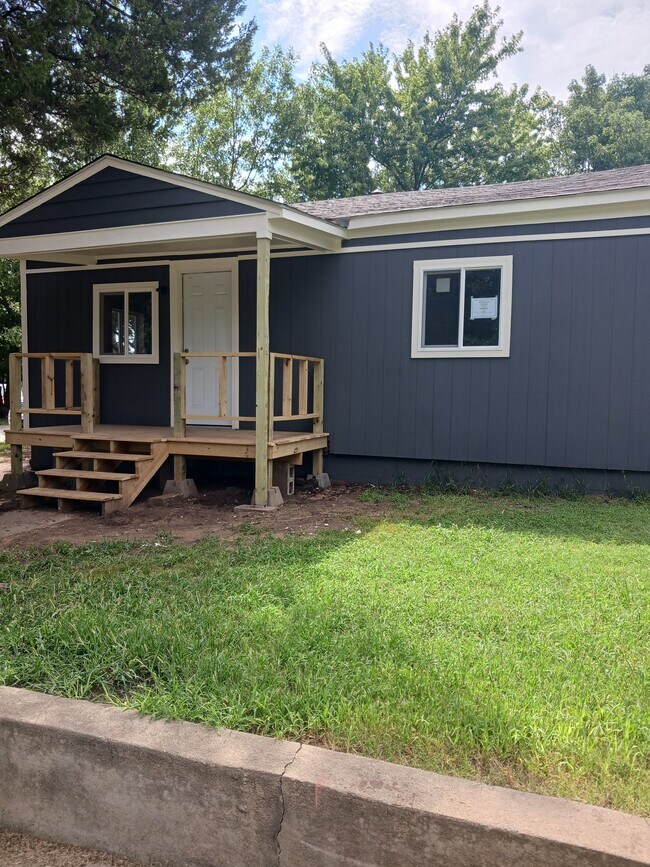 Foto del edificio - 819 S Elm Ave